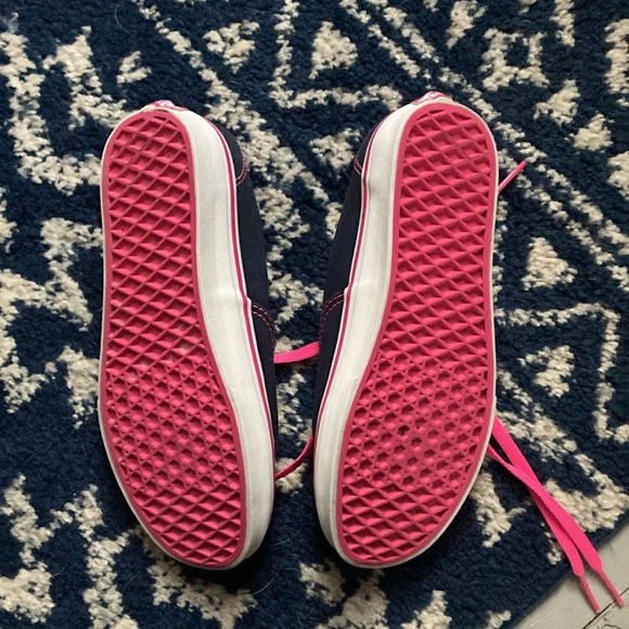 Vans - Picture 3 of 8